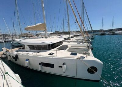 LAGOON 42 | 2019 | 4 CABIN 4 HEADS | CROATIA | 300,000. Euro
